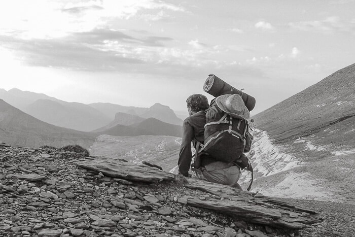 viajero en las montañas