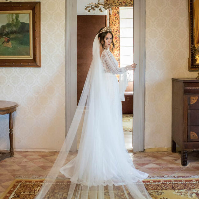 Novia posando para el fotógrafo de bodas en Algeciras